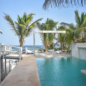 *** Hotel Lamar Front And Pool Mexico